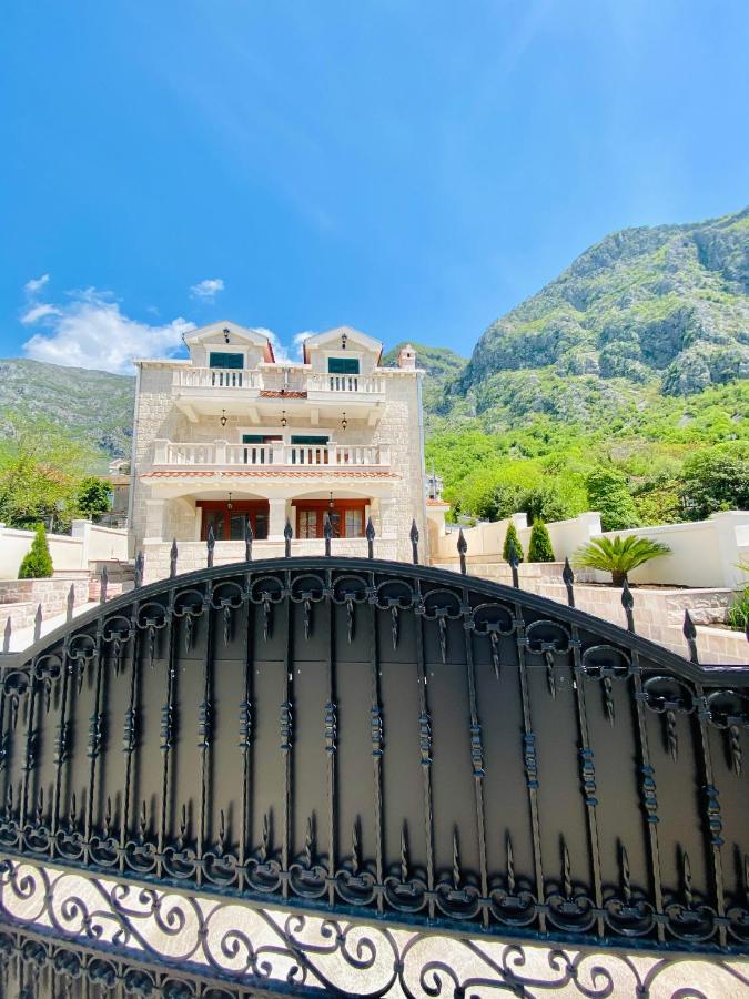 Villa Blanca Risan Exterior photo