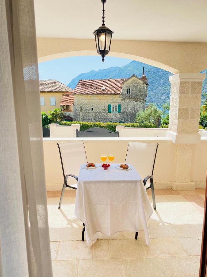 Villa Blanca Risan Exterior photo